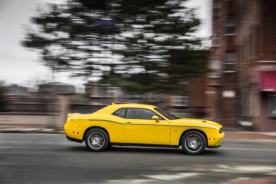  Dodge Challenger GT AWD 2016 года  (фото 26 из 33)